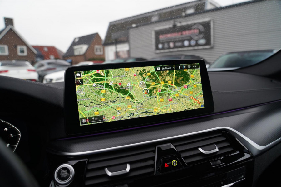 BMW 5 Serie 545e xDrive Business Edition Plus | M-pakket | BTW | Panorama | Bowers&Wilkins | Sfeerverlichting | M-performance |