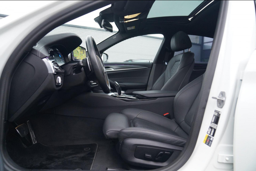 BMW 5 Serie 545e xDrive Business Edition Plus | M-pakket | BTW | Panorama | Bowers&Wilkins | Sfeerverlichting | M-performance |