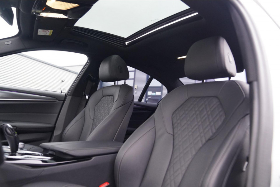 BMW 5 Serie 545e xDrive Business Edition Plus | M-pakket | BTW | Panorama | Bowers&Wilkins | Sfeerverlichting | M-performance |