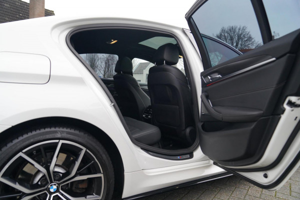 BMW 5 Serie 545e xDrive Business Edition Plus | M-pakket | BTW | Panorama | Bowers&Wilkins | Sfeerverlichting | M-performance |