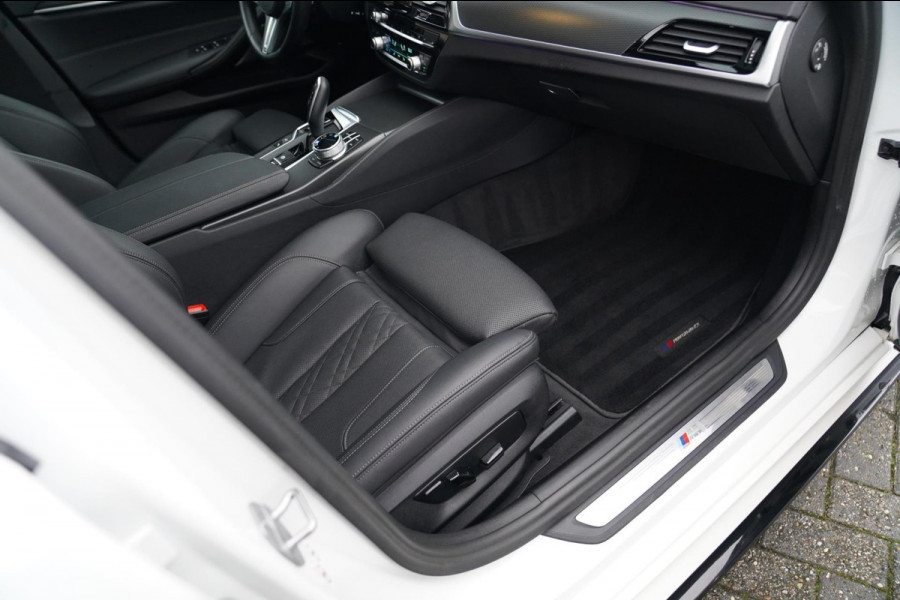 BMW 5 Serie 545e xDrive Business Edition Plus | M-pakket | BTW | Panorama | Bowers&Wilkins | Sfeerverlichting | M-performance |