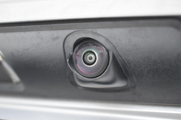 Volvo XC60 T6 350PK Automaat Plug-in Hybrid AWD Plus Dark / Navigatie / 360 Camera / Adaptieve Cruise Control / Stuur & Stoelverwarming / Elektr. Achterklep / Schuifdak / Trekhaak