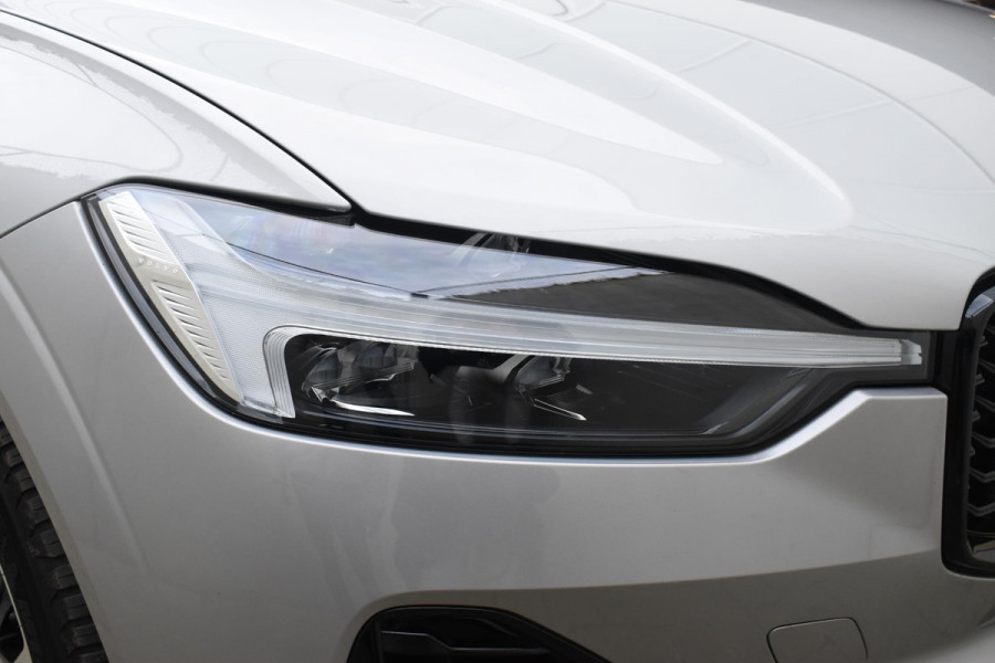 Volvo XC60 T6 350PK Automaat Plug-in Hybrid AWD Plus Dark / Navigatie / 360 Camera / Adaptieve Cruise Control / Stuur & Stoelverwarming / Elektr. Achterklep / Schuifdak / Trekhaak