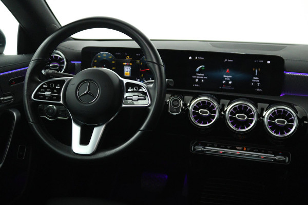 Mercedes-Benz CLA-Klasse 200 Business Solution Luxury (PANORAMADAK, SFEERVERLICHTING, CAMERA, PDC, 1e EIGENAAR, GOED ONDERHOUDEN)