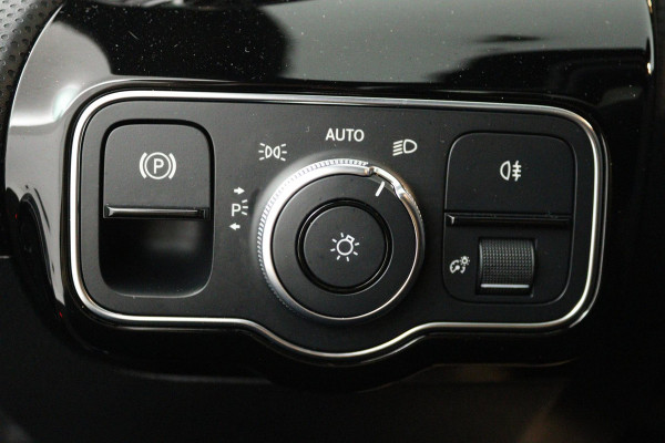 Mercedes-Benz CLA-Klasse 200 Business Solution Luxury (PANORAMADAK, SFEERVERLICHTING, CAMERA, PDC, 1e EIGENAAR, GOED ONDERHOUDEN)