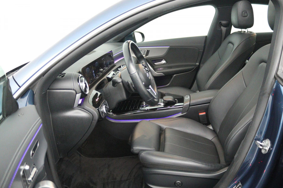 Mercedes-Benz CLA-Klasse 200 Business Solution Luxury (PANORAMADAK, SFEERVERLICHTING, CAMERA, PDC, 1e EIGENAAR, GOED ONDERHOUDEN)