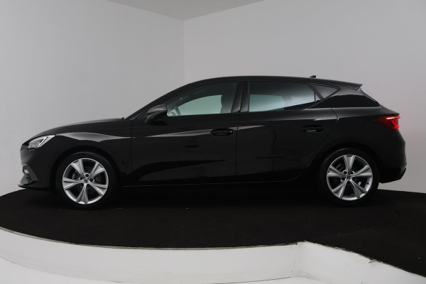 Seat Leon 1.5 eTSI FR Intense Automaat (VIRTUAL COCKPIT, SFEERVERLICHTING, ADAPTIVE CRUISE, STUUR-/STOELVERWARMING, 1e EIGENAAR)