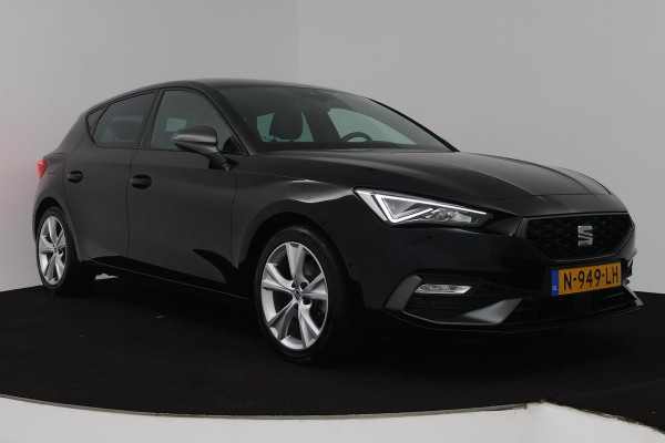 Seat Leon 1.5 eTSI FR Intense Automaat (VIRTUAL COCKPIT, SFEERVERLICHTING, ADAPTIVE CRUISE, STUUR-/STOELVERWARMING, 1e EIGENAAR)