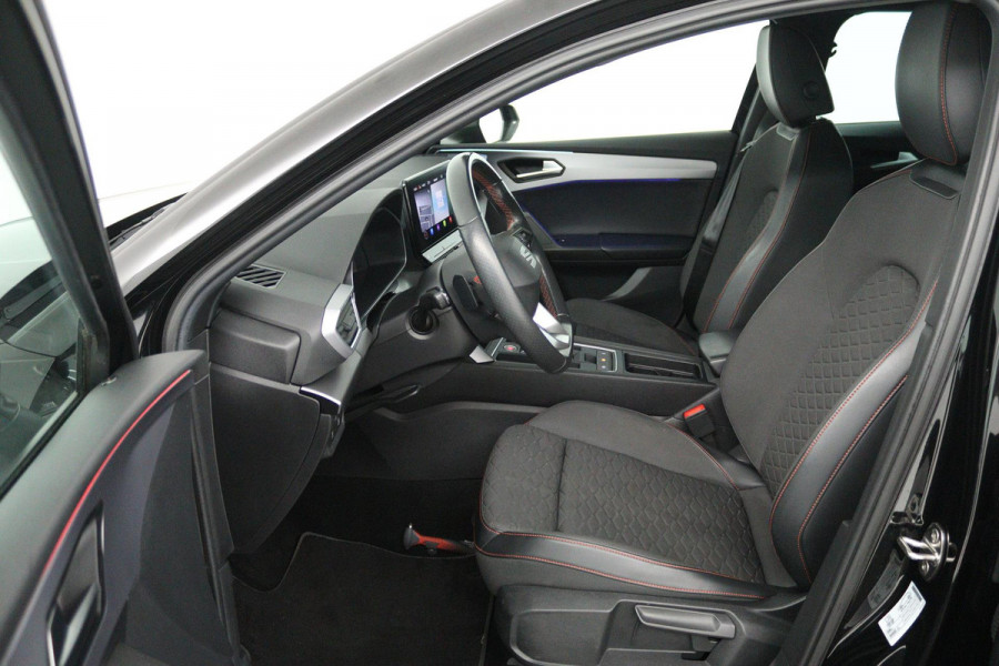 Seat Leon 1.5 eTSI FR Intense Automaat (VIRTUAL COCKPIT, SFEERVERLICHTING, ADAPTIVE CRUISE, STUUR-/STOELVERWARMING, 1e EIGENAAR)