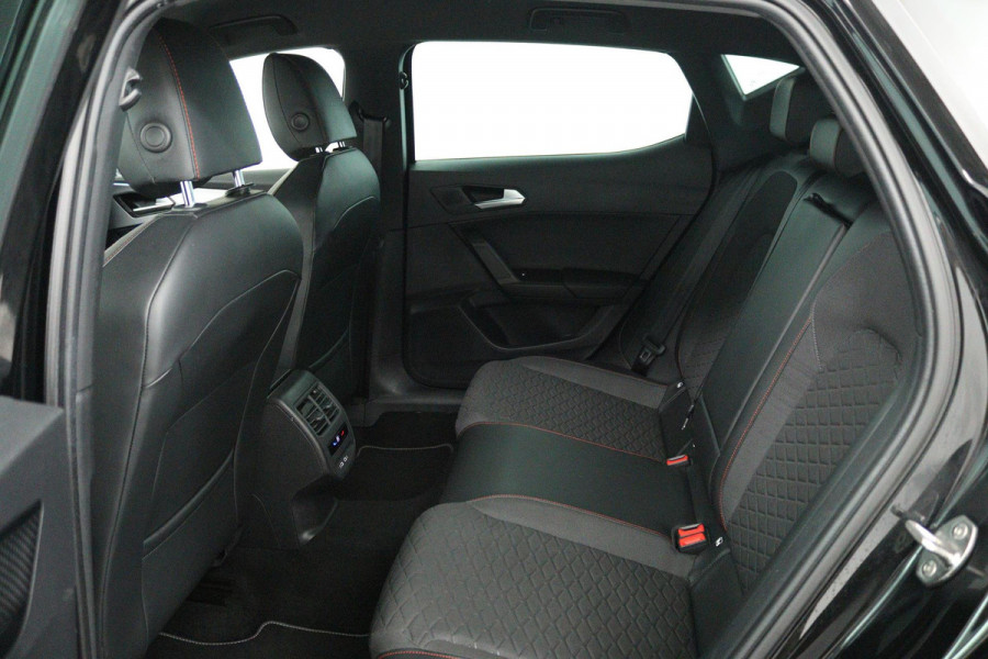 Seat Leon 1.5 eTSI FR Intense Automaat (VIRTUAL COCKPIT, SFEERVERLICHTING, ADAPTIVE CRUISE, STUUR-/STOELVERWARMING, 1e EIGENAAR)