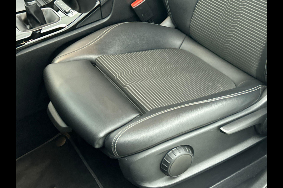 Mercedes-Benz B-Klasse 180 Premium WIDESCREEN | TREKHAAK | STOF-LEDER