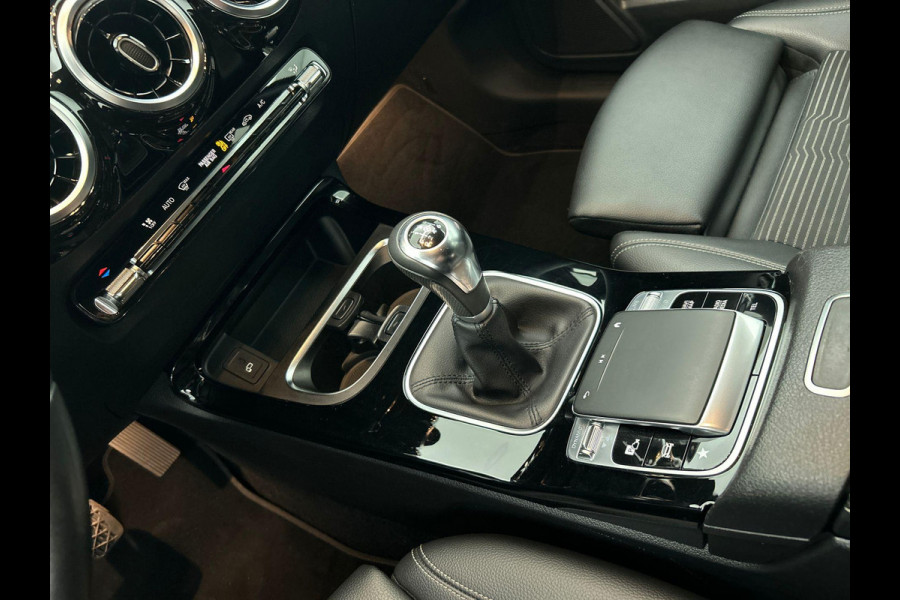 Mercedes-Benz B-Klasse 180 Premium WIDESCREEN | TREKHAAK | STOF-LEDER