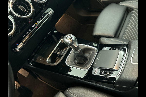 Mercedes-Benz B-Klasse 180 Premium WIDESCREEN | TREKHAAK | STOF-LEDER