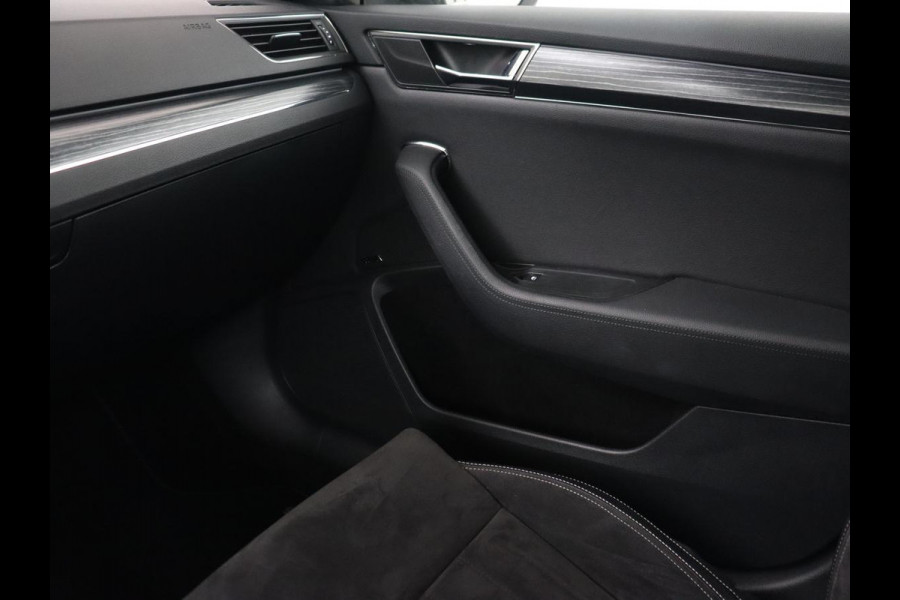 Škoda Superb 1.4 TSI iV Business Edition | Leder/Alcantara | Stoelverwarming | Canton Sound | Memory | Virtual Cockpit | Carplay | Camera | Navigatie | Cruise control | PHEV | Plug In