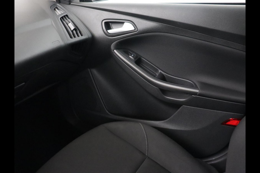 Ford Focus 1.0 Trend | Origineel NL | Trekhaak | Airco | Radio/CD | Elektrische ramen