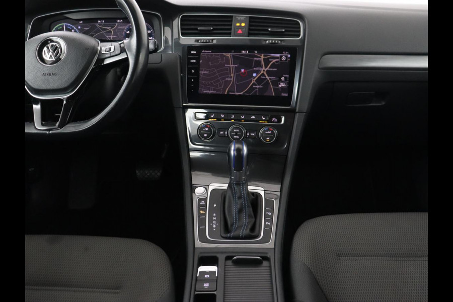 Volkswagen e-Golf | Warmtepomp | Stoelverwarming | Camera | Virtual Cockpit | Carplay | Full LED | Climate control | Bluetooth | Park Assist