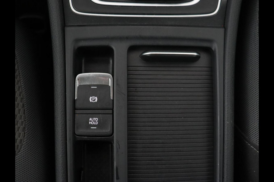 Volkswagen e-Golf | Warmtepomp | Stoelverwarming | Camera | Virtual Cockpit | Carplay | Full LED | Climate control | Bluetooth | Park Assist