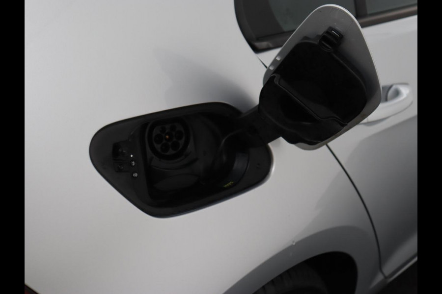 Volkswagen e-Golf | Warmtepomp | Stoelverwarming | Camera | Virtual Cockpit | Carplay | Full LED | Climate control | Bluetooth | Park Assist