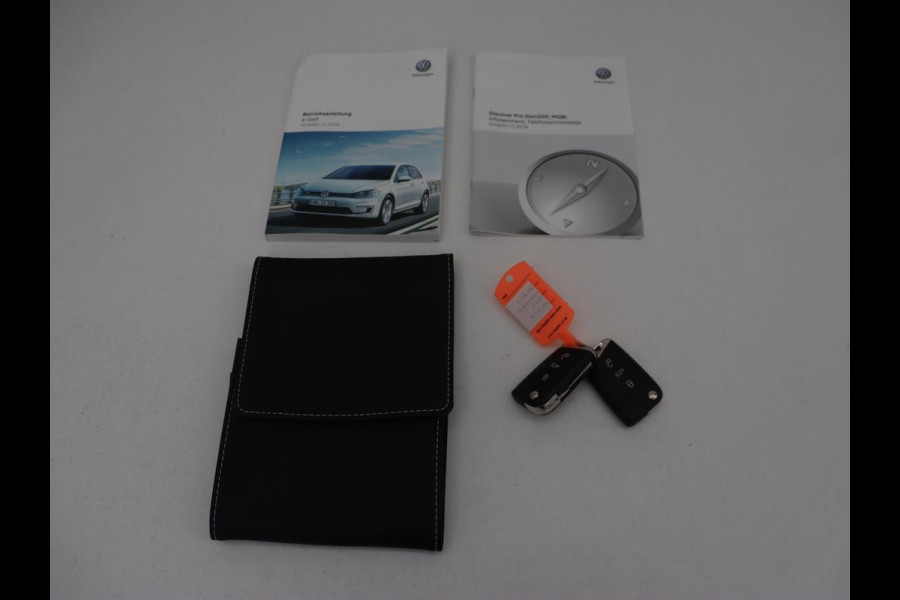 Volkswagen e-Golf | Warmtepomp | Stoelverwarming | Camera | Virtual Cockpit | Carplay | Full LED | Climate control | Bluetooth | Park Assist