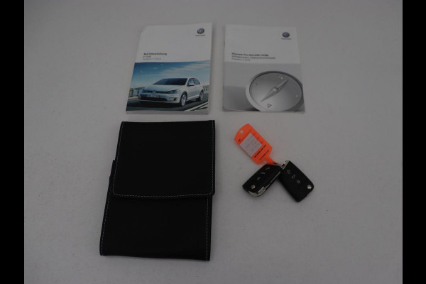 Volkswagen e-Golf | Warmtepomp | Stoelverwarming | Camera | Virtual Cockpit | Carplay | Full LED | Climate control | Bluetooth | Park Assist