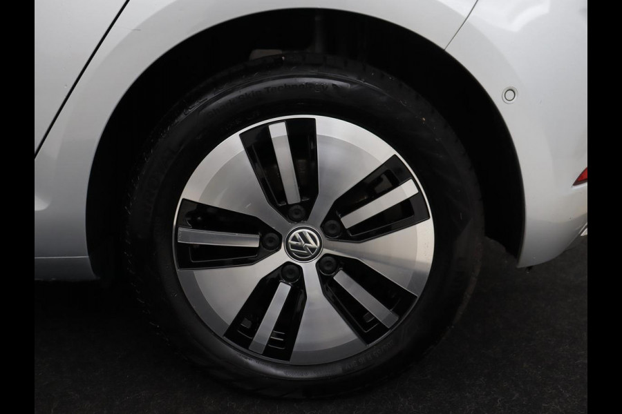 Volkswagen e-Golf | Warmtepomp | Stoelverwarming | Camera | Virtual Cockpit | Carplay | Full LED | Climate control | Bluetooth | Park Assist