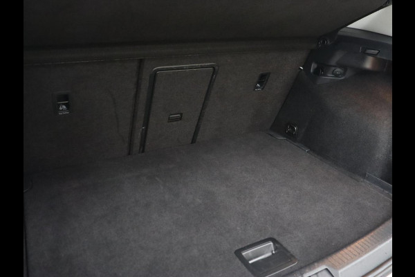 Volkswagen e-Golf | Warmtepomp | Stoelverwarming | Camera | Virtual Cockpit | Carplay | Full LED | Climate control | Bluetooth | Park Assist