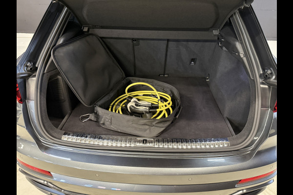 Audi Q3 45 TFSI e S edition | 1e Eigenaar | NAP | 2x S-line | Sfeerverlichting | Apple Carplay | Sportstoelen