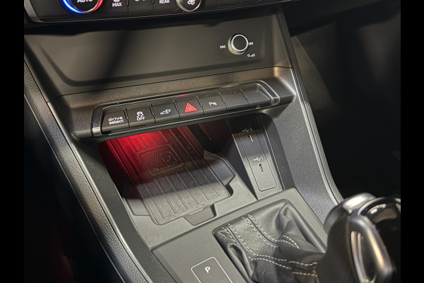 Audi Q3 45 TFSI e S edition | 1e Eigenaar | NAP | 2x S-line | Sfeerverlichting | Apple Carplay | Sportstoelen