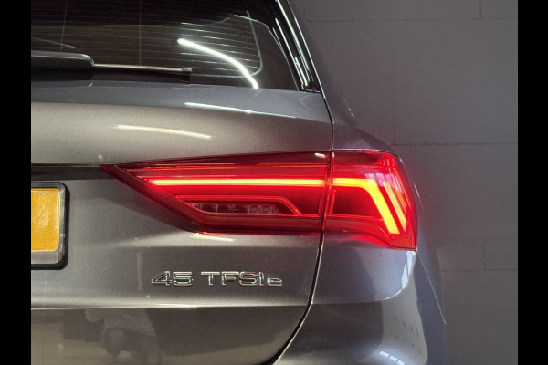 Audi Q3 45 TFSI e S edition | 1e Eigenaar | NAP | 2x S-line | Sfeerverlichting | Apple Carplay | Sportstoelen