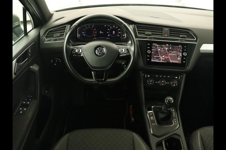 Volkswagen Tiguan 1.5 TSI R Line | Trekhaak | Adaptive cruise | Carplay | Full LED | Virtual Cockpit | Navigatie | Parkeerhulp | Climate control