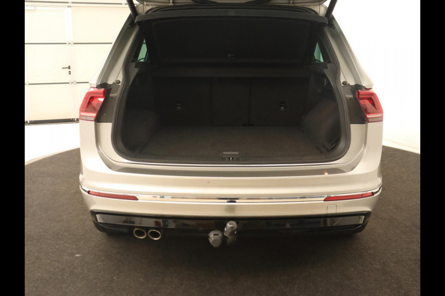Volkswagen Tiguan 1.5 TSI R Line | Trekhaak | Adaptive cruise | Carplay | Full LED | Virtual Cockpit | Navigatie | Parkeerhulp | Climate control