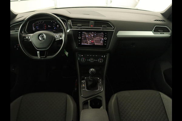 Volkswagen Tiguan 1.5 TSI R Line | Trekhaak | Adaptive cruise | Carplay | Full LED | Virtual Cockpit | Navigatie | Parkeerhulp | Climate control