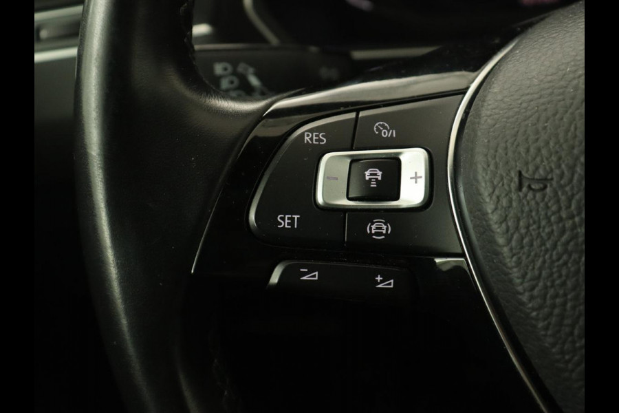 Volkswagen Tiguan 1.5 TSI R Line | Trekhaak | Adaptive cruise | Carplay | Full LED | Virtual Cockpit | Navigatie | Parkeerhulp | Climate control