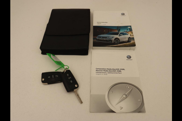 Volkswagen Tiguan 1.5 TSI R Line | Trekhaak | Adaptive cruise | Carplay | Full LED | Virtual Cockpit | Navigatie | Parkeerhulp | Climate control