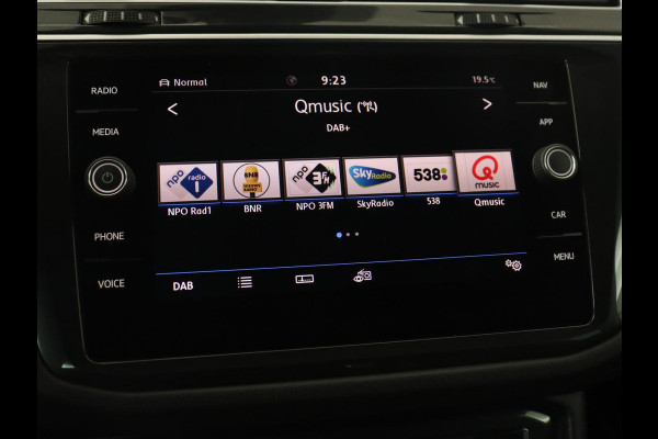 Volkswagen Tiguan 1.5 TSI R Line | Trekhaak | Adaptive cruise | Carplay | Full LED | Virtual Cockpit | Navigatie | Parkeerhulp | Climate control