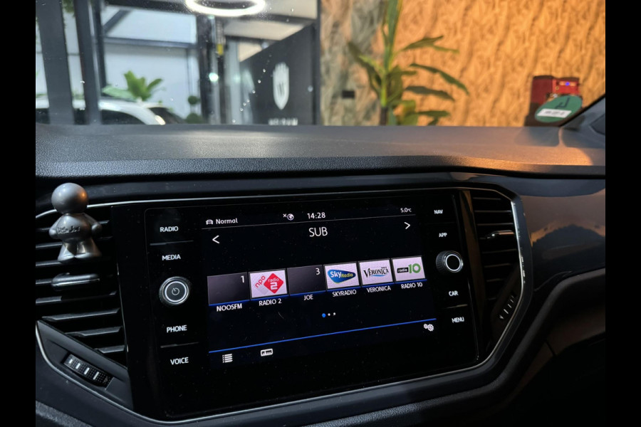 Volkswagen T-Roc 1.5 TSI R-Line Garantie Digi Dash Carplay StoelVW Blindspot Elek Achterklep ACC Clima Navi Led Rijklaar