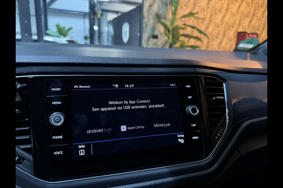 Volkswagen T-Roc 1.5 TSI R-Line Garantie Digi Dash Carplay StoelVW Blindspot Elek Achterklep ACC Clima Navi Led Rijklaar