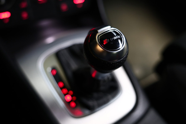 Audi Q3 1.4 TFSI CoD Sport S-Line AUT NAVI LEDER XENON CRUISE ECC '18