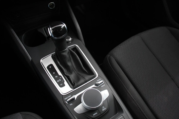 Audi Q2 35 TFSI 150PK S-tronic Prestige Navigatie Apple Carplay/Android Auto  Adaptive Cruise Control Parkeersensoren Camera Stoelverwarming