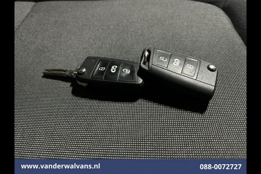 Volkswagen Crafter 2.0 TDI 141pk L3H3 L2H2 Euro6 Airco | Camera | Apple Carplay | Android Auto | Cruisecontrol | Massagestoel Chauffeursstoel