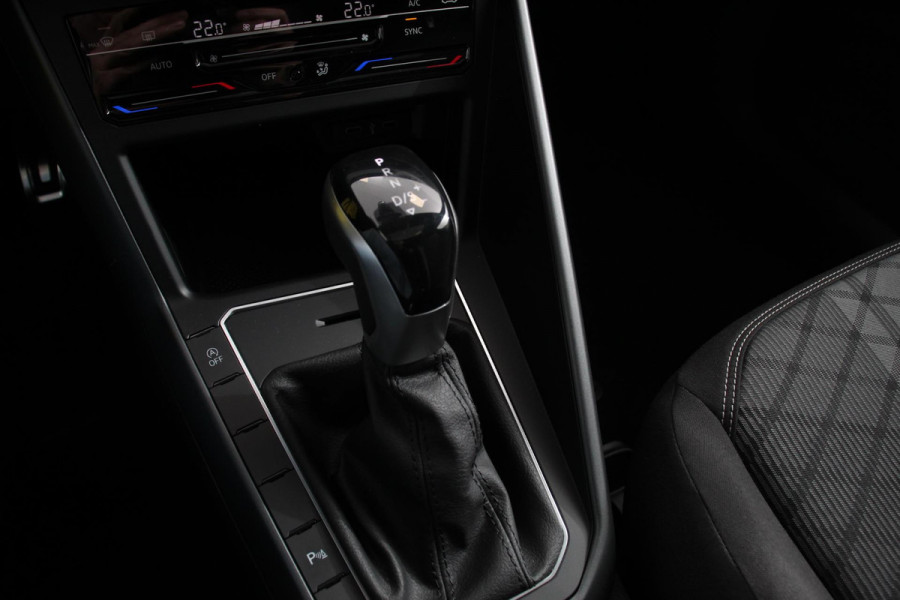 Volkswagen Polo 1.0 TSI DSG R-Line Panorama dak Camera 17" Lichtmetalen Velgen Navigatie Apple Carplay / Android Auto Climate Control