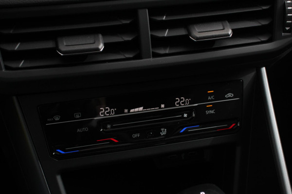 Volkswagen Polo 1.0 TSI DSG R-Line Panorama dak Camera 17" Lichtmetalen Velgen Navigatie Apple Carplay / Android Auto Climate Control