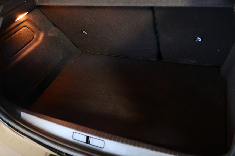 Peugeot 208 1.2 PureTech Allure AUT 1eEIGNR! CARPLAY DAB STOELVW PDC '20