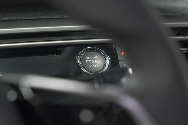 Peugeot 3008 136 Hybrid e-DCS6 Allure | Stoelverwarming | Camera | Apple Carplay