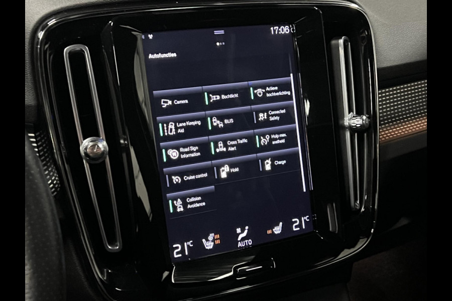 Volvo XC40 T5 Plug-in hybrid R-design Trekhaak | Adaptive Cruise | Open dak | Stoel-/stuurverwarming | Achteruitrij camera | Carplay