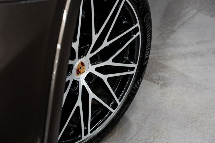 Porsche Cayenne Coupé 3.0 S E-Hybrid *Burmester / Club-Leder Interieur / Vierwielbesturing / Paint-to-Sample / Soft-Close / Stoelventilatie / Keyless*