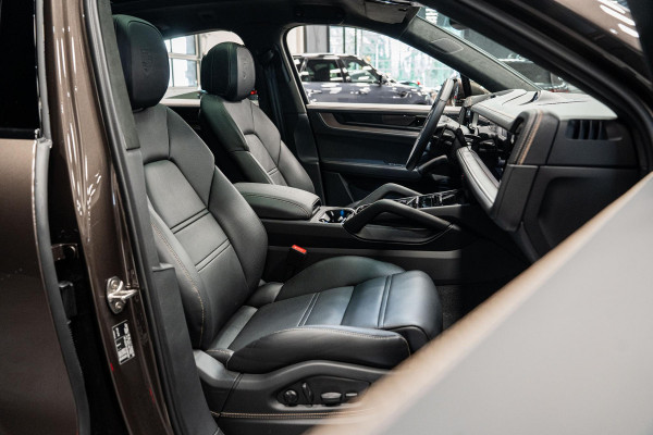 Porsche Cayenne Coupé 3.0 S E-Hybrid *Burmester / Club-Leder Interieur / Vierwielbesturing / Paint-to-Sample / Soft-Close / Stoelventilatie / Keyless*