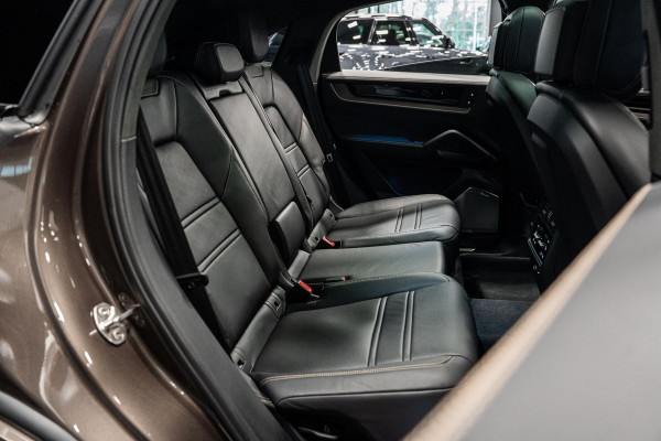 Porsche Cayenne Coupé 3.0 S E-Hybrid *Burmester / Club-Leder Interieur / Vierwielbesturing / Paint-to-Sample / Soft-Close / Stoelventilatie / Keyless*