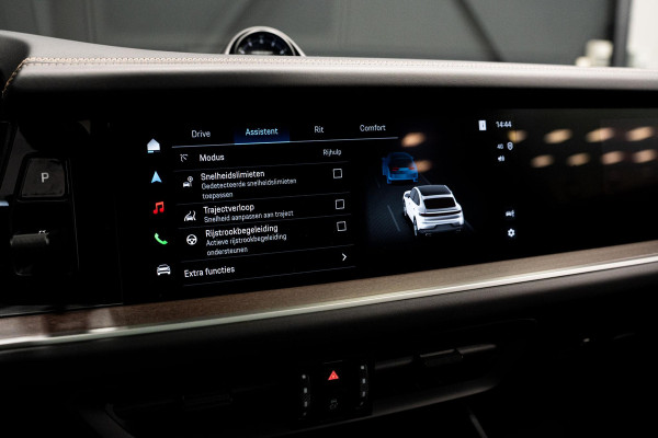 Porsche Cayenne Coupé 3.0 S E-Hybrid *Burmester / Club-Leder Interieur / Vierwielbesturing / Paint-to-Sample / Soft-Close / Stoelventilatie / Keyless*