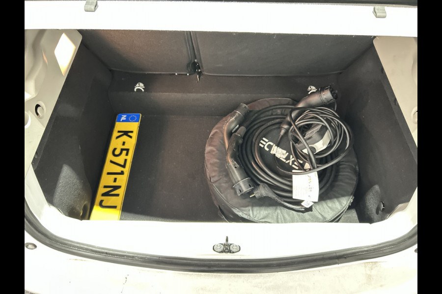 Renault ZOE R135 Zen 52 kWh Parkeersensoren voor en achter | Parkeer Camera Soh (batterijcheck) Waarde 95,7 %!